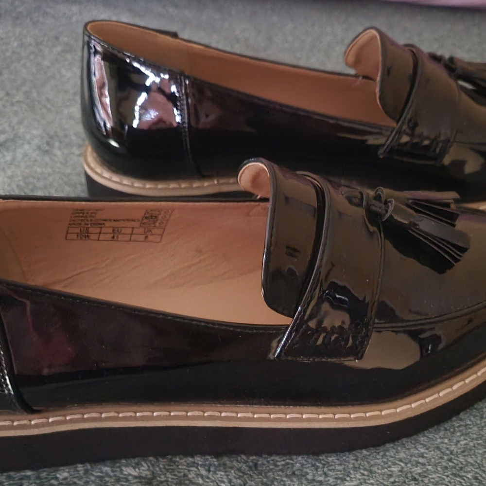 Black patent faux leather loafer size 10W ladies - Picture 3 of 4